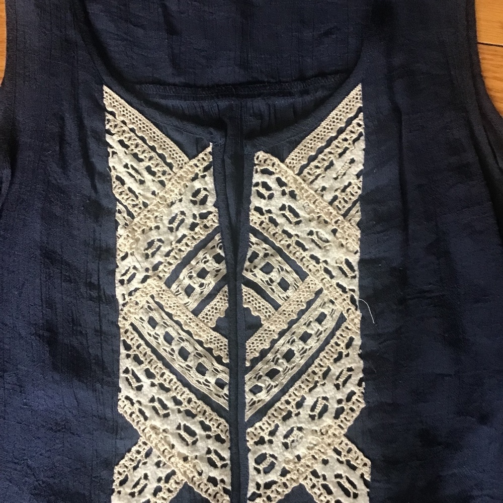 Top - Picture 2 of 3